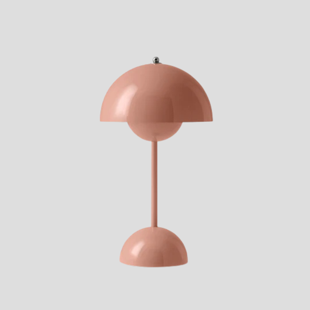 Moderne trådløs bordlampe i sort metall. Oppladbar og dimbar, perfekt for fleksibel belysning innendørs.