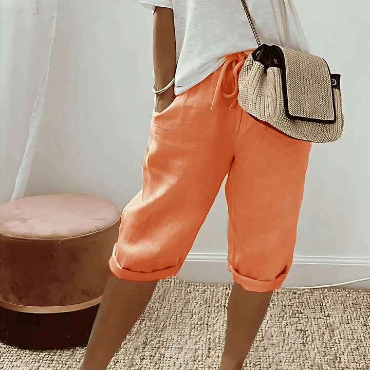 Komfortable knelengde dameshorts i harem stil med høy midje. Perfekt for sommer, casual og fritid.