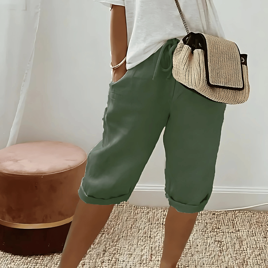 Høy midje dameshorts i haremstil, knelengde. Mykt stoff, perfekt for hverdagsbruk og sommerklær.