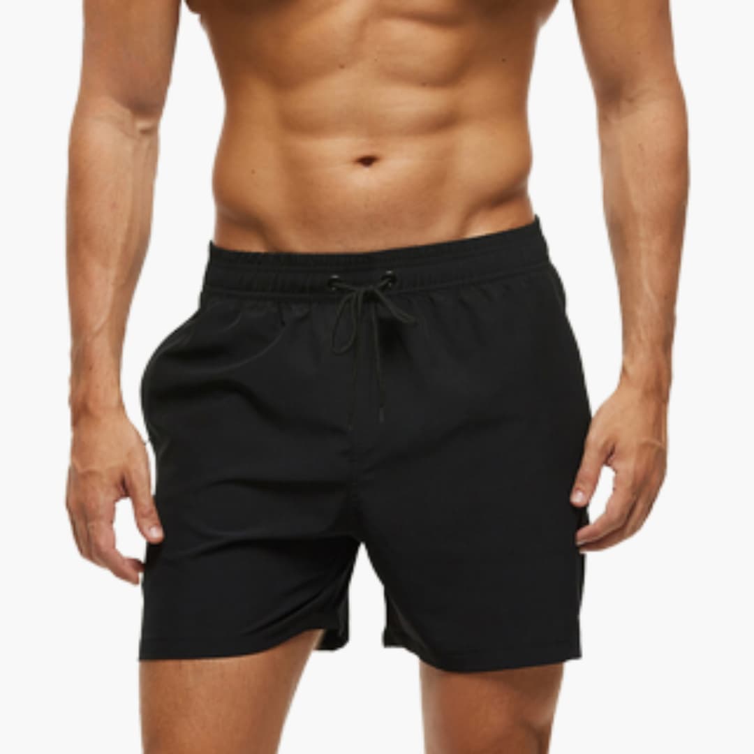 Herre fritidsshorts som også fungerer som badeshorts, med snor og løs passform.