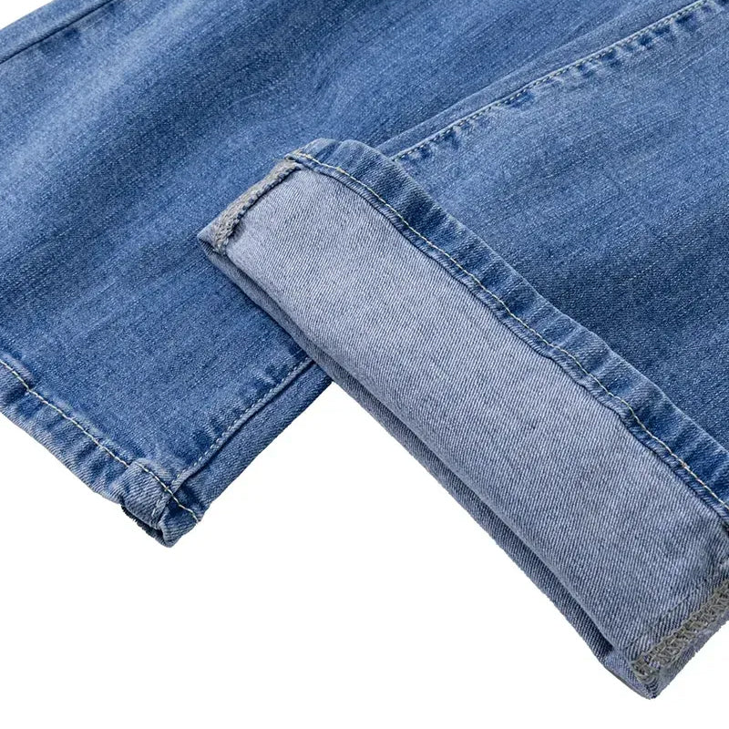 Damebukse: trendy flare jeans med høy midje i klassisk blå denim.