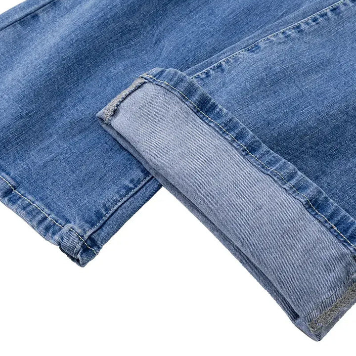 Damebukse: trendy flare jeans med høy midje i klassisk blå denim.