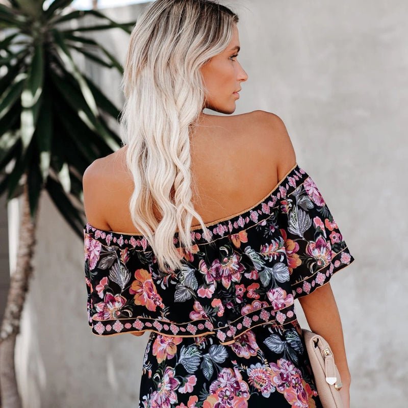 Stilig off-shoulder maxikjole for kvinner, med elegant trykt mønster for en sommerlig look.