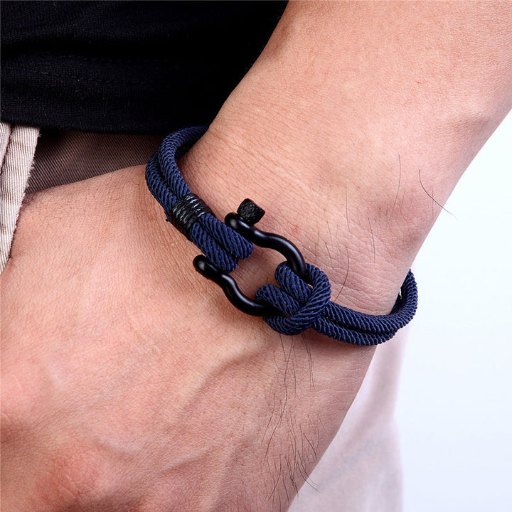 Unisex flettet tau armbånd med nautisk ankerlås, tidløs stil.