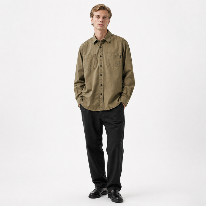 Vintage workwear herreskjorte i slitesterk bomull, langermet. Maskulin og tidløs stil for fritid.