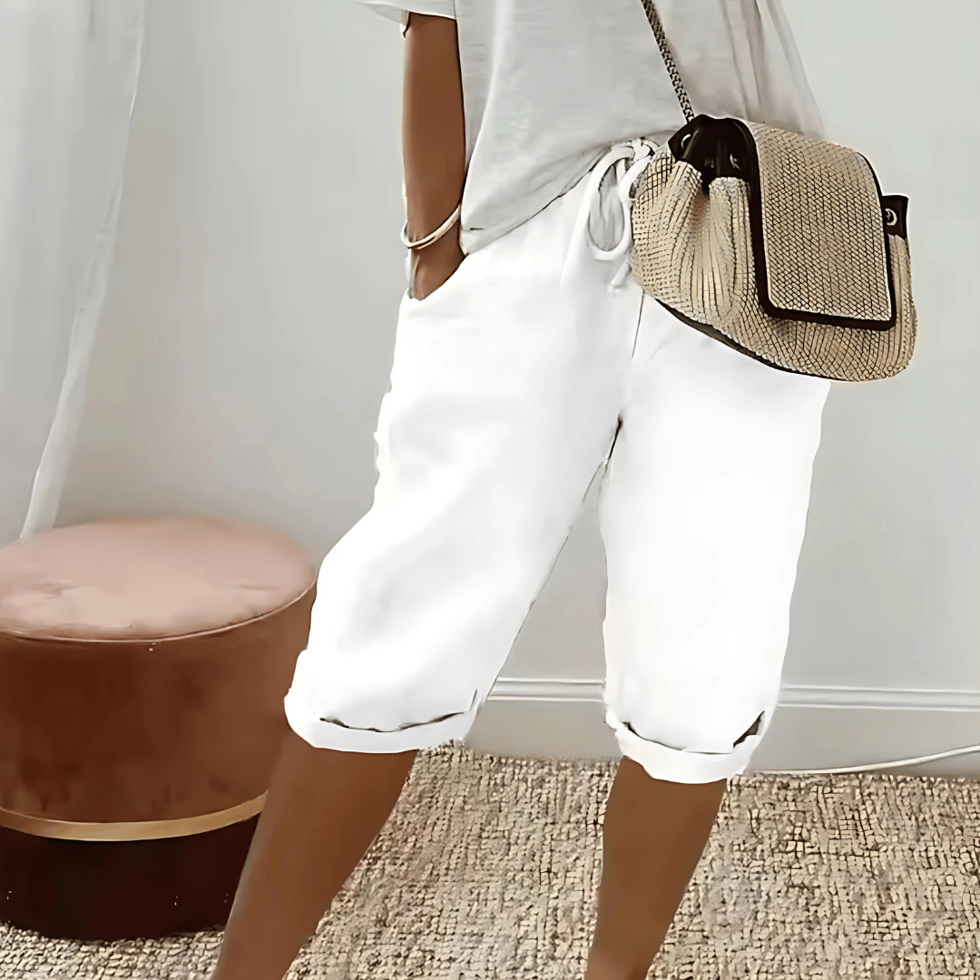 Casual dame haremshorts til kneet, med snor. Perfekt for sommerklær, lett og pustende materiale.