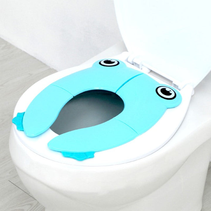 Lett å rengjøre sammenleggbart toalettsete for barn. Ideelt for reise og god hygiene.