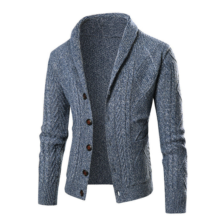 Mann i casual herre cardigan, avslappet passform. Komfortabel genser for hverdag og moderne stil.