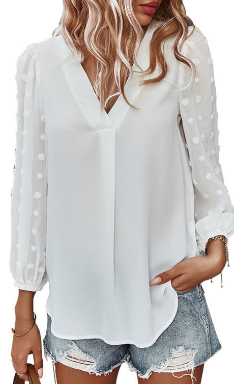 Elegant festtopp, langermet med hakket utringning. Allsidig dametopp for spesielle anledninger.