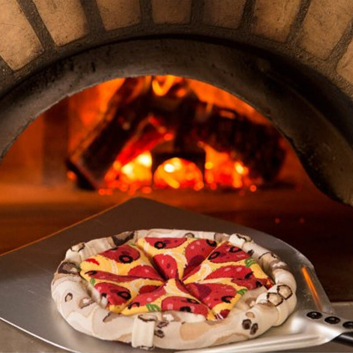 Unikt gavesett: 4 par bomullssokker med pizzatema, levert i en kreativ eske som ser ut som en pizzaboks.