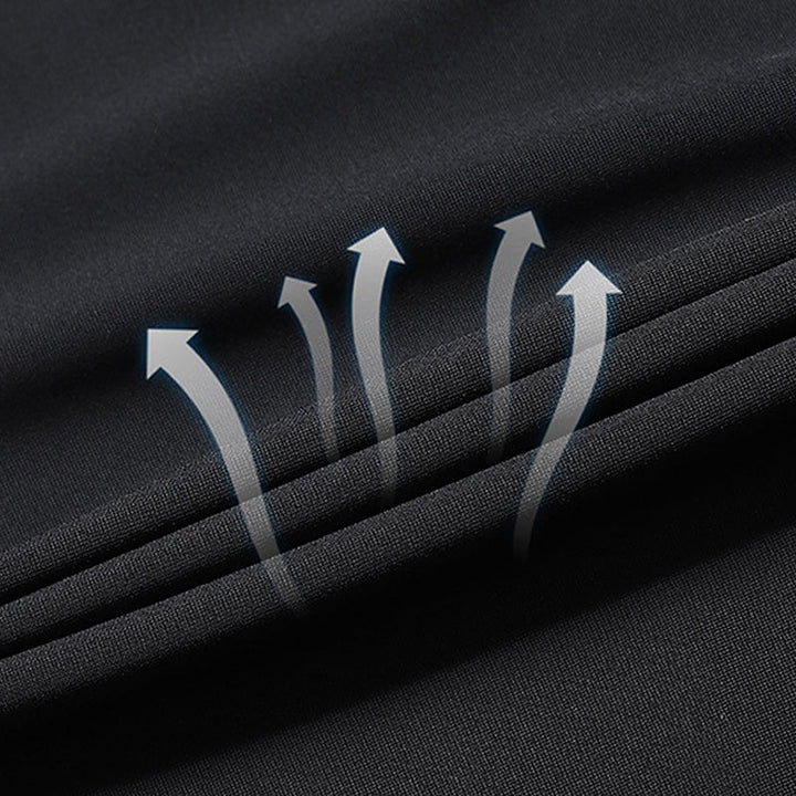 Lett og elastisk sportsshorts for menn, gir frihet til bevegelse under sommeraktivitet.