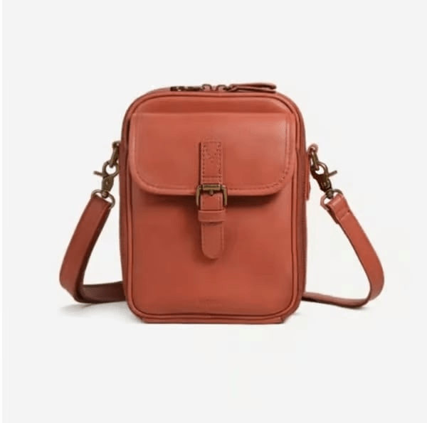 Elegant skinn crossbodyveske for kvinner, praktisk og stilfull hverdag.