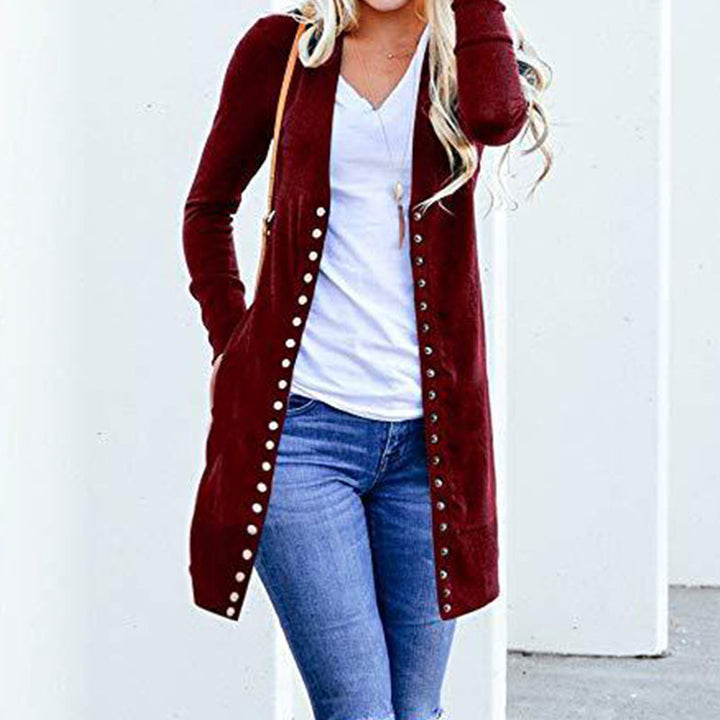 Klassisk V-hals cardigan for damer, ensfarget og langermet, egnet for både vår og høst.