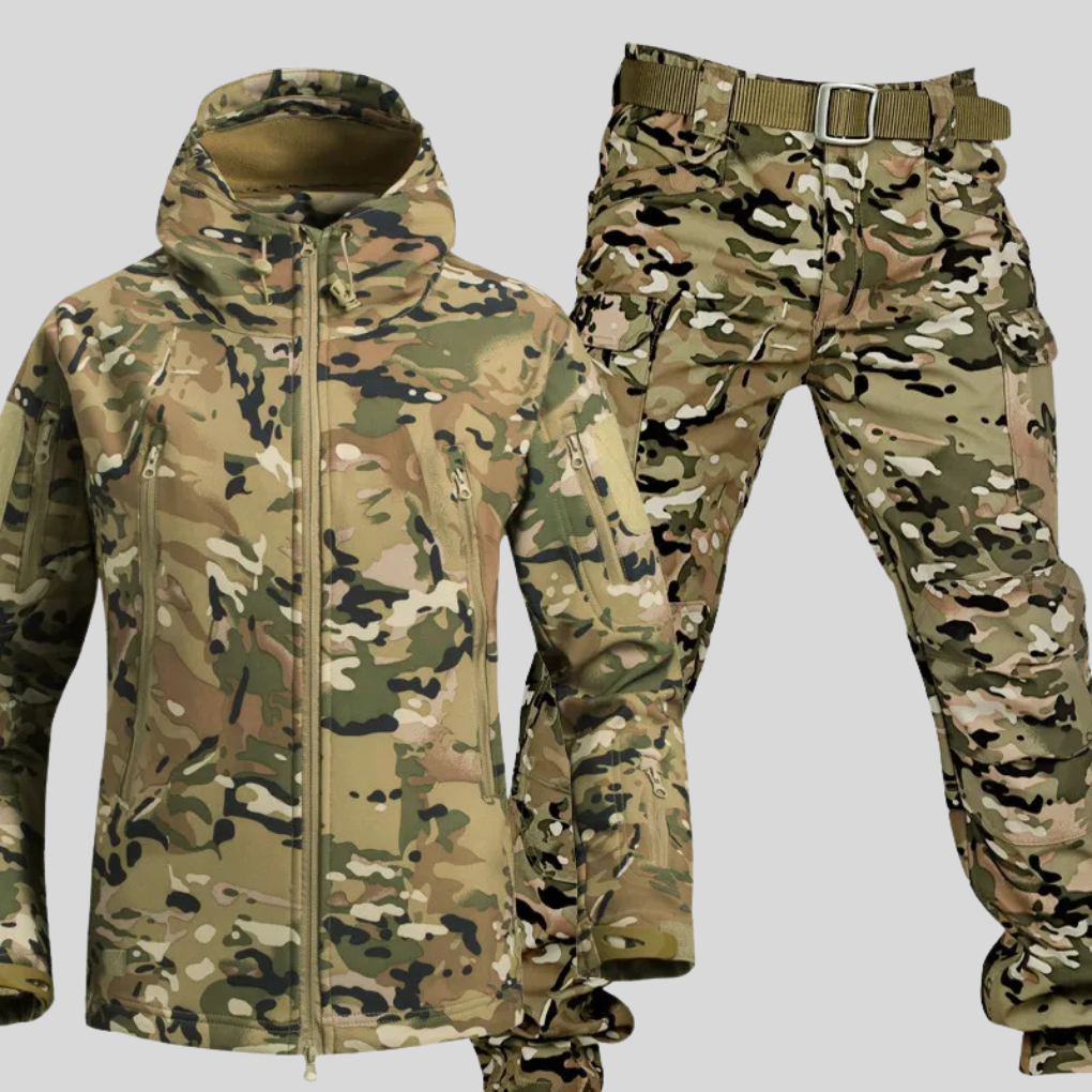 Robust menns utendørssett i kaki. Vanntett, vindtett jakke og bukse med fleece for tøffe forhold.