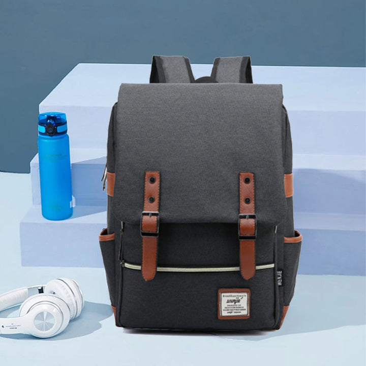 Unisex studentryggsekk for skole og reise. Moderne, praktisk design med laptoplomme.