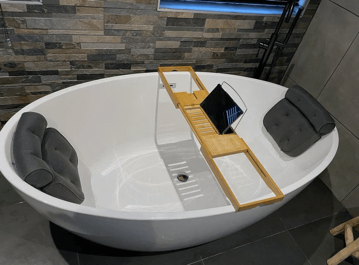 Elegant grå 3D Luxe Spa Badepute for badekar. Designet for ultimat komfort, avslapning og støtte i baderom.