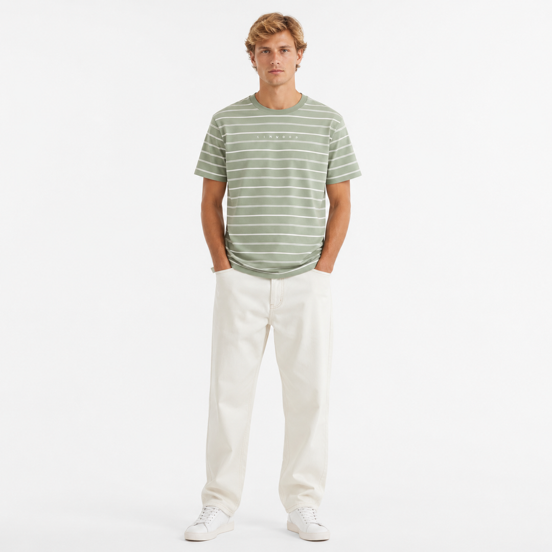 Stilig oversized stripet herre t-skjorte av Sorona. Moderne, casual sommermote for en sval look.