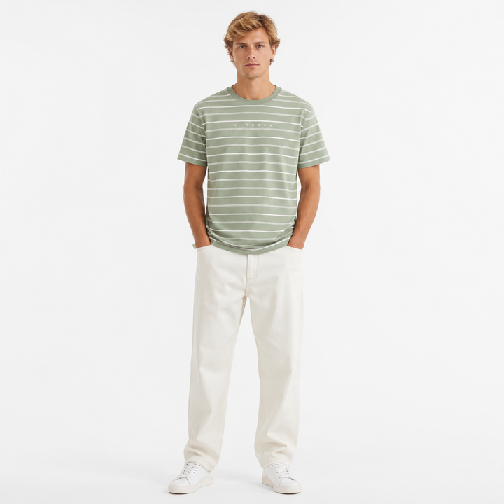 Stilig oversized stripet herre t-skjorte av Sorona. Moderne, casual sommermote for en sval look.