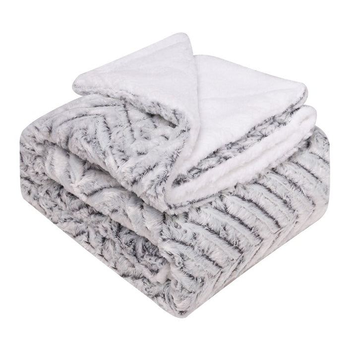 Ultramykt kosepledd i premium mikrofiber, garanterer koselig varme og velvære.