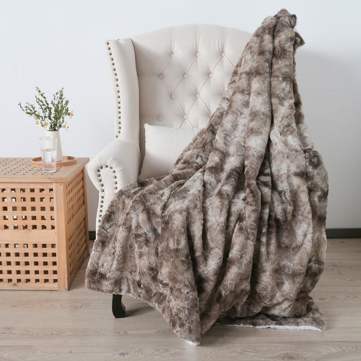 Elegant damepledd i premium mikrofiber, gir ultimat komfort og hygge til hjemmet.