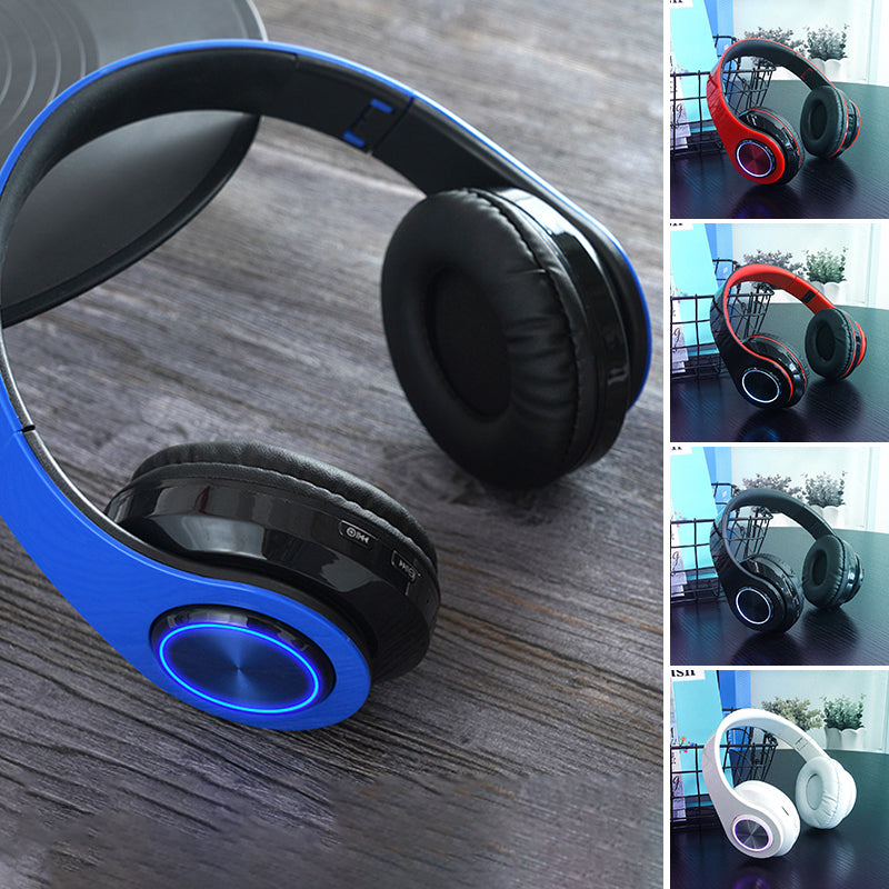 Elegant sideprofil av trådløst headset. Viser RGB-effekter, robust design og komfortable puter.