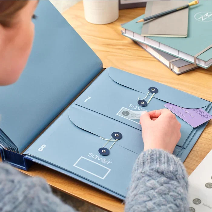 Sikkerhetsmappe for viktige dokumenter, perfekt for beredskap og familieorganisering.