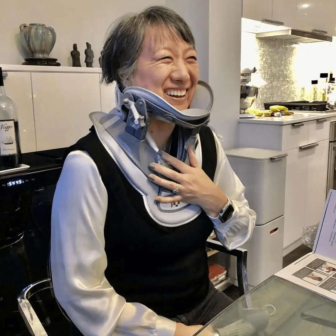 Myk, ergonomisk nakkestrekker for komfortabel smertelindring og spenningslindring i nakken.