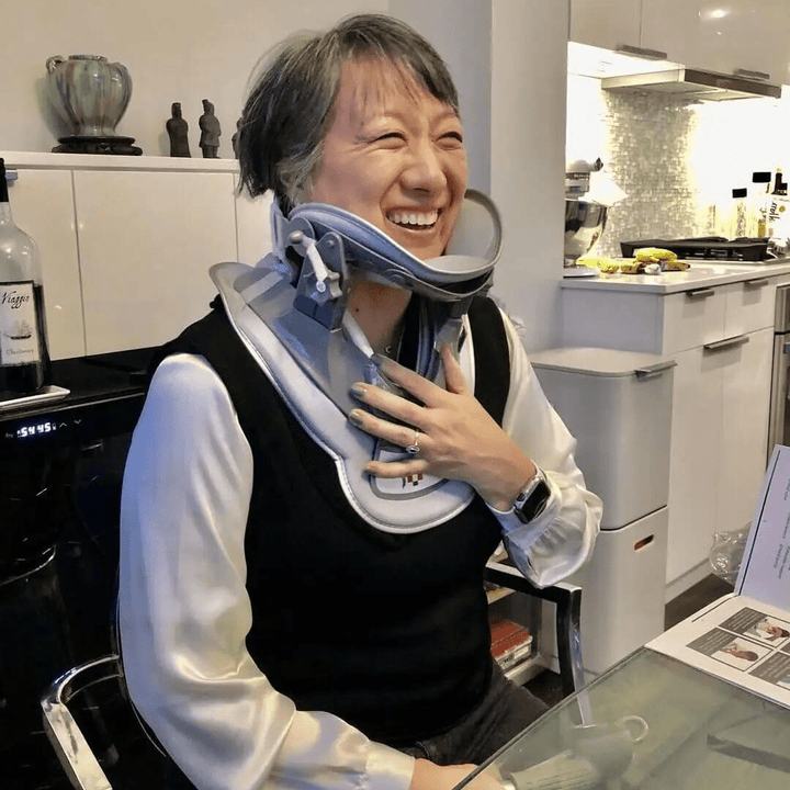 Myk, ergonomisk nakkestrekker for komfortabel smertelindring og spenningslindring i nakken.