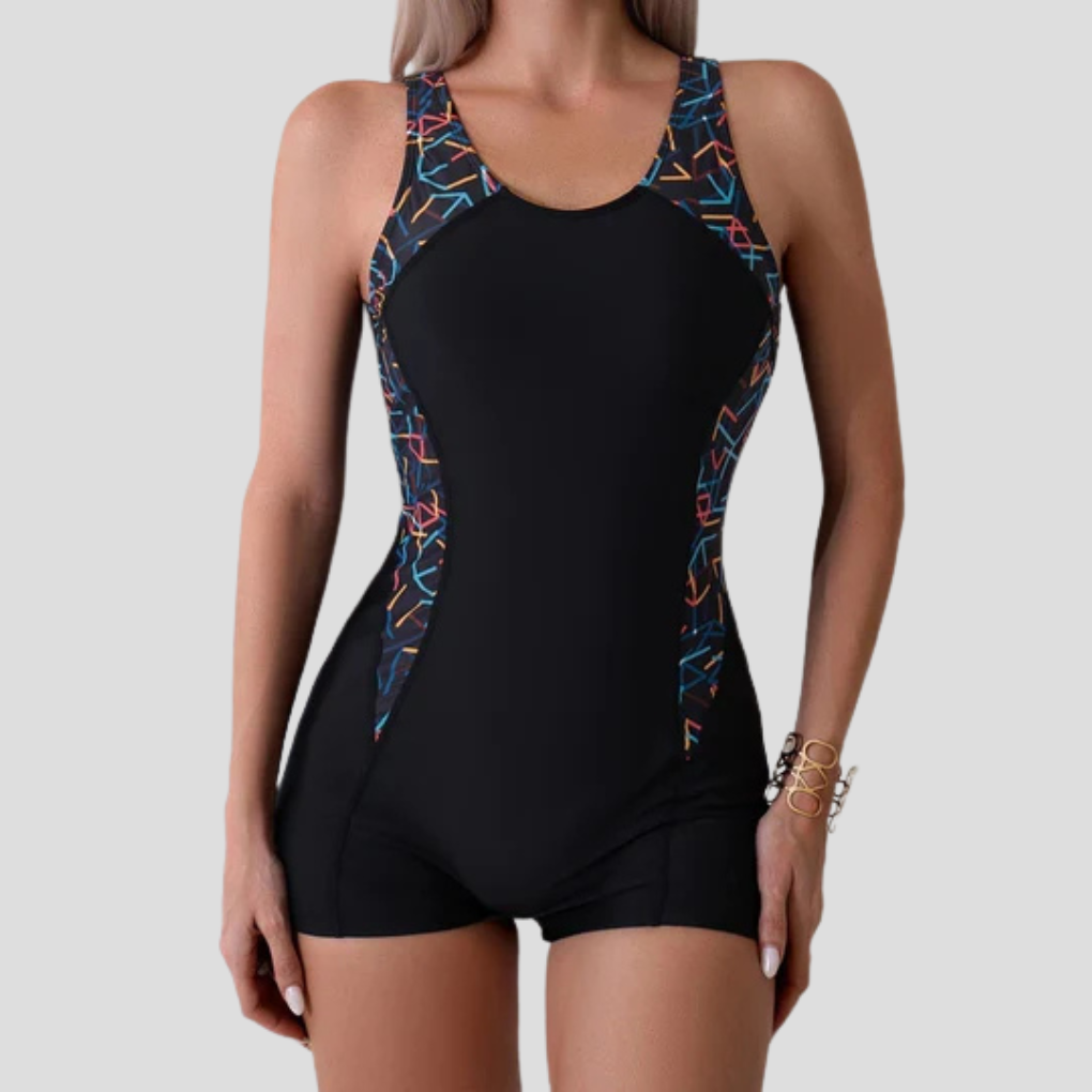Sporty badedrakt for kvinner med integrerte shorts, ideell for svømmetrening og strandaktiviteter.