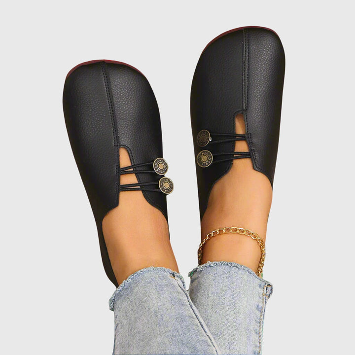 Lette dame slip-on vårsko med knappdetalj for optimal komfort og allsidig bruk hver dag.