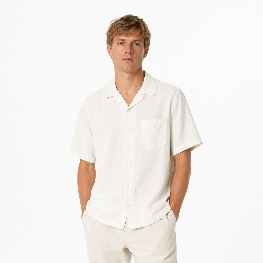 Casual, pustende lyocellskjorte for herre med V-krage. Komfortabel sommerskjorte med elegant 'old money' stil.