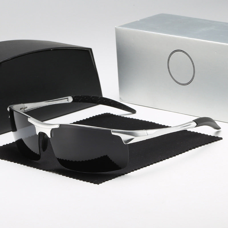 Elegant menns solbriller. Fotochromisk, polarisert, antirefleks. Aluminium-magnesium for komfort og stil.