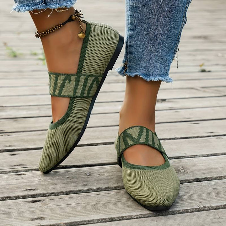 Stilige grå spisse flate sko for kvinner, et must-have for vårgarderoben og sommerfester.