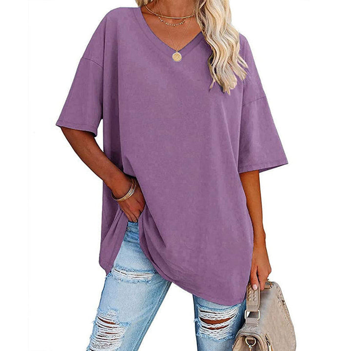 Feminine V-hals t-skjorte i bomull, ideell for casual antrekk og fritid.