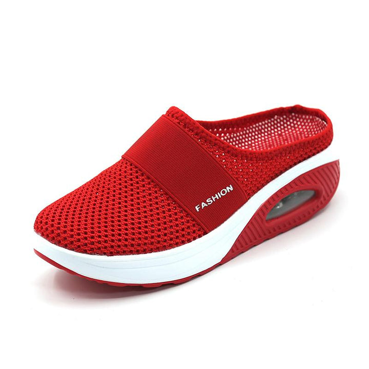 Lettvekt flate damesandaler i netting, perfekt som komfortable casual sommersko.