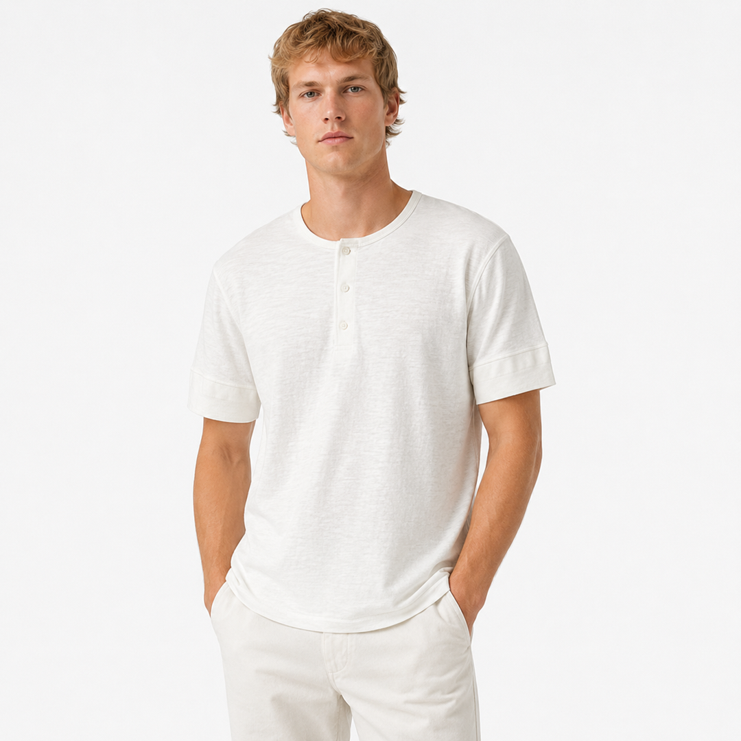 Klassisk Herre Henley t-skjorte med knapper. Komfortabel vintage stil, allsidig for fritid og casual bruk.