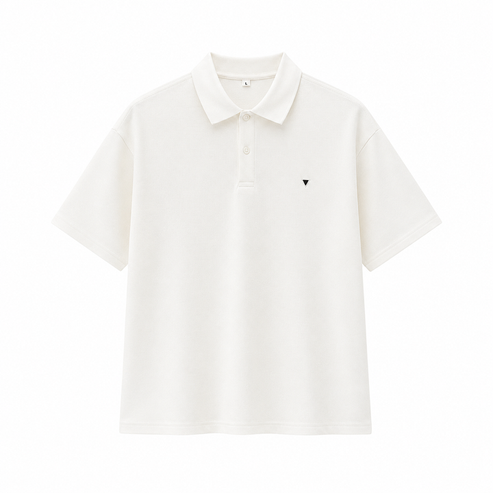 Stilren herre pikéskjorte, kortermet polo t-skjorte med brodert logo, ideell for elegant sommerstil.