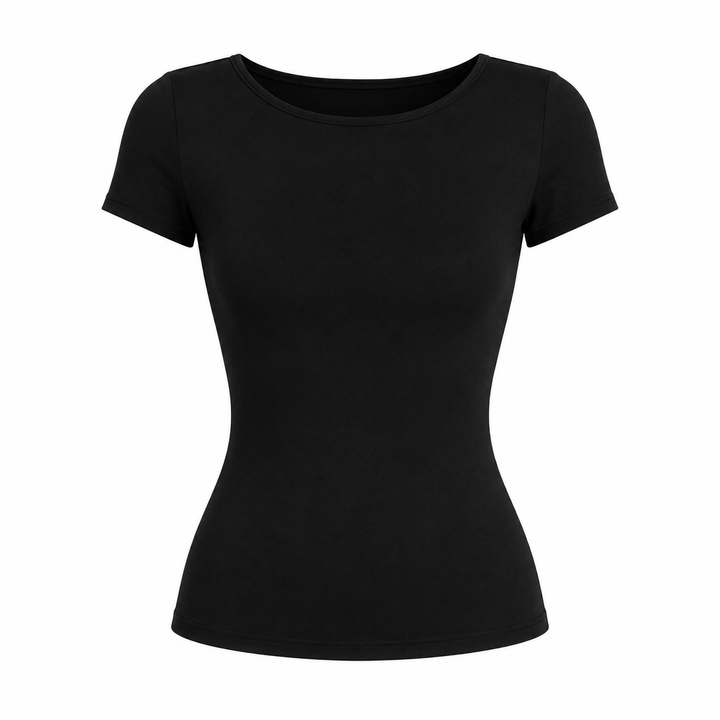 Svart slim fit ryggløs dametopp med elegant båthals og detaljert metallspenne. Allsidig og moderne festtopp.