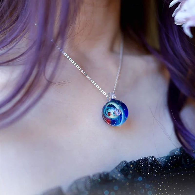 Unisex kosmisk smykke: Stjernehalskjede med glitrende glassperle, en unik gaveidé.