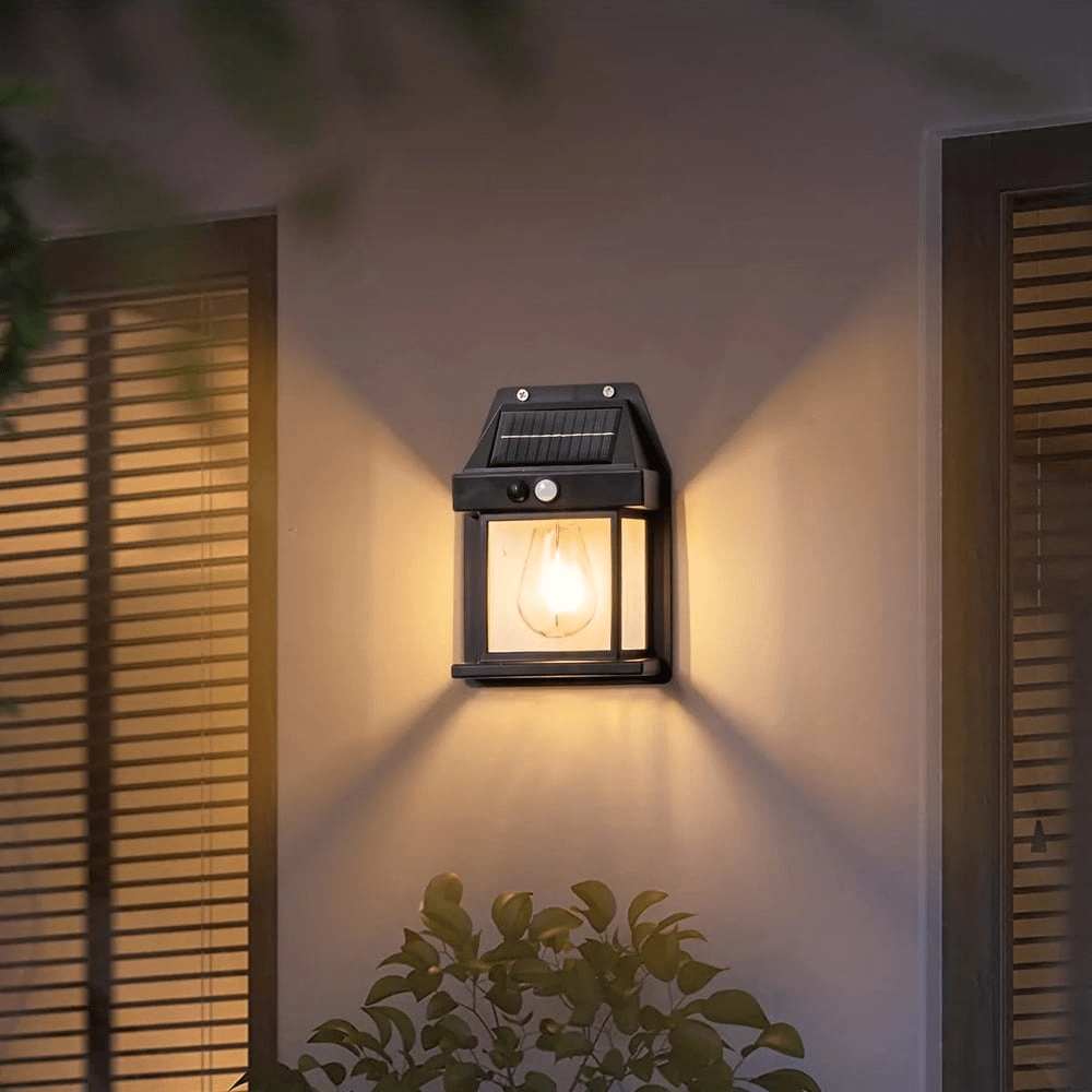 Energisparende solcelle vegglampe, vanntett med supersterkt LED lys for sikkerhetsbelysning ute.