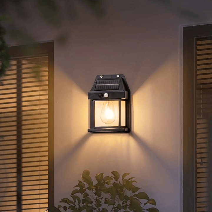 Energisparende solcelle vegglampe, vanntett med supersterkt LED lys for sikkerhetsbelysning ute.