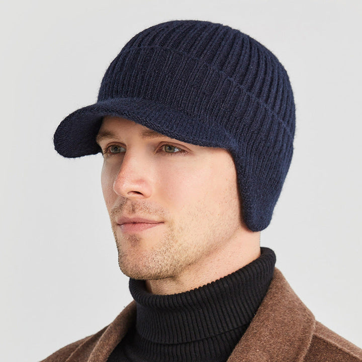 Varm og myk strikket lue med ørebeskyttelse, unisex, for vintersport og fritid.