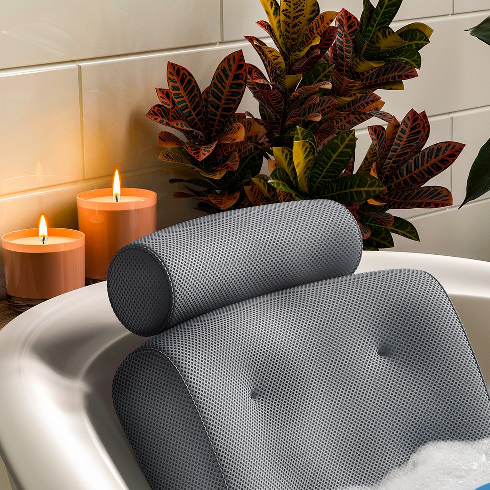 3D Luxe Spa Badepute for badekar, grå. Gir komfort og støtte for nakke og rygg. Perfekt for avslappende hjemmespa.