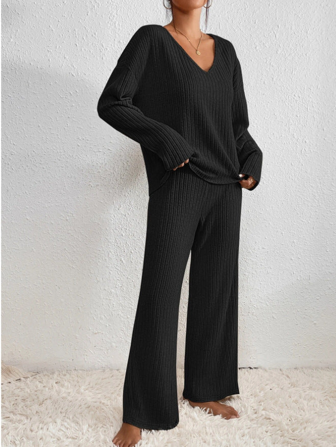 Elegant dame genser og bukse sett i mykt stoff, designet for optimal vinterkomfort.