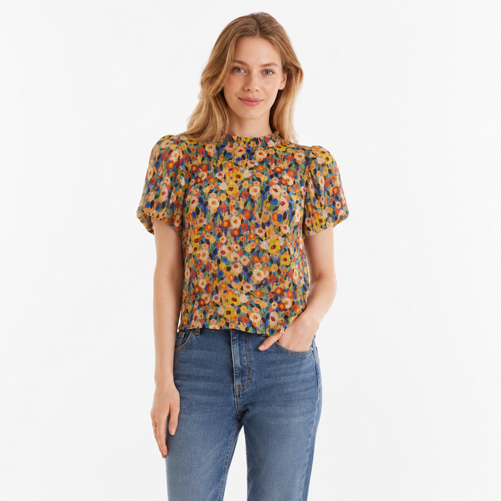 Fransk-inspirert elegant blomsterbluse for dame. Flerfarget sommertopp perfekt til hverdag og fest.