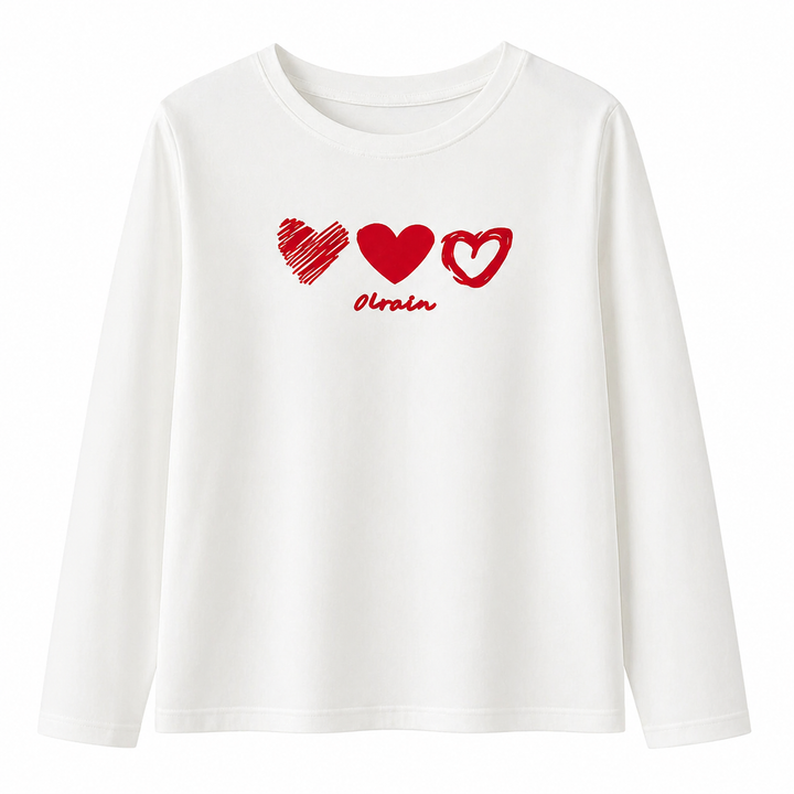 Komfortabel hvit dame topp med "Love" broderi. Myk langermet genser ideell for vår og casual bruk.
