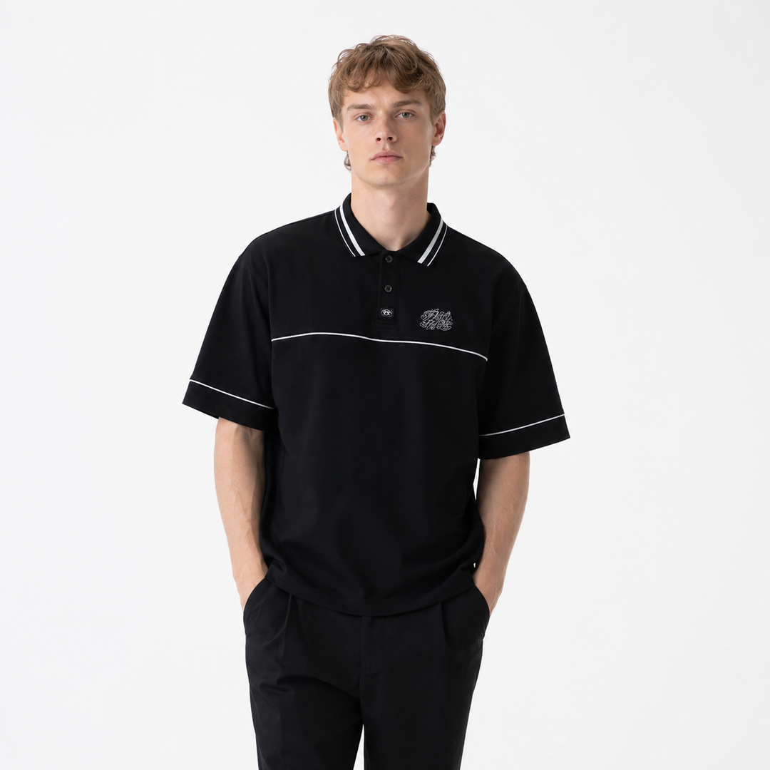 Herre polo t-skjorte med brodert streetwear design. Løs passform, moderne casual skjorte for sommerbruk.