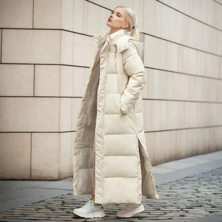 Trendy lang vinterjakke for kvinner. Elegant damejakke som kombinerer mote, varme og komfort i kaldt vær.