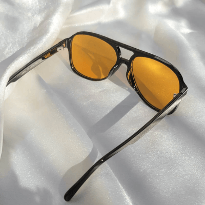 Stilige unisex aviator solbriller med UV400 øyebeskyttelse mot skadelige stråler.