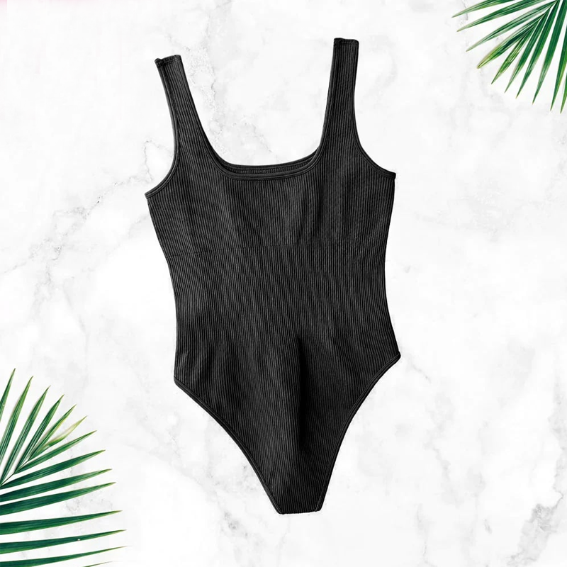 Elegant shapewear body i polyester med blonder, justerbare stropper for perfekt passform.